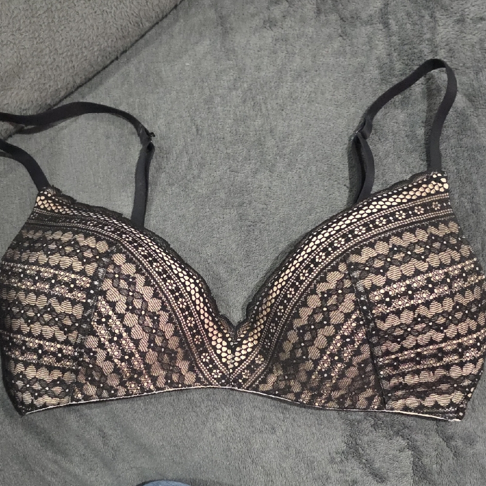 Victoria's Secret 34D No Wire Bra